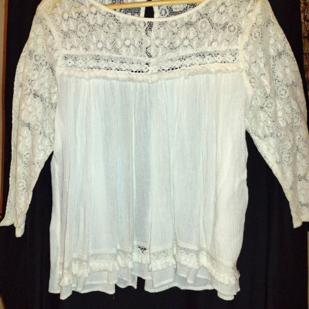 Adorable Umgee Open Back Top 3/4 Sleeve sz L